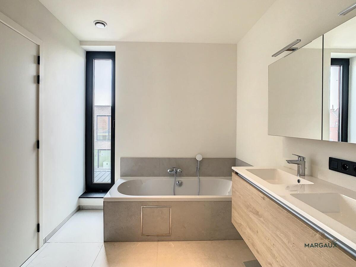 Halfopen bebouwing met exclusieve afwerkingsgraard 