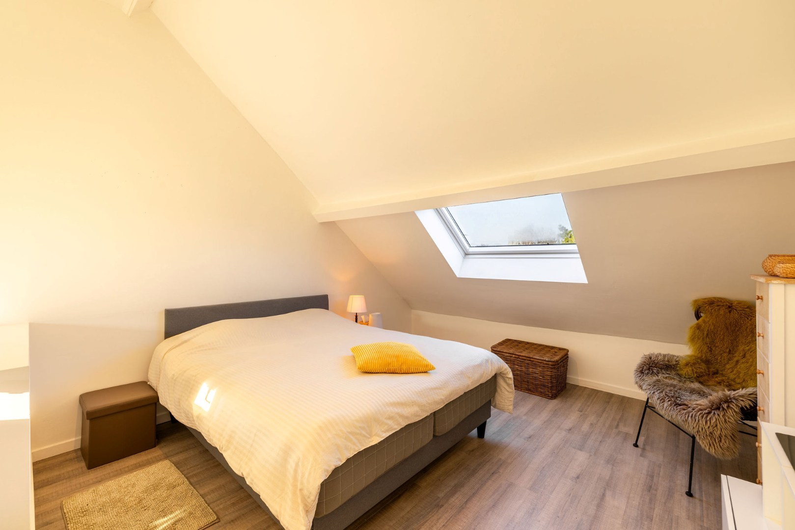 Volledig gerenoveerde stadswoning met flexibele indeling nabij Gent-Sint-Pieters 
