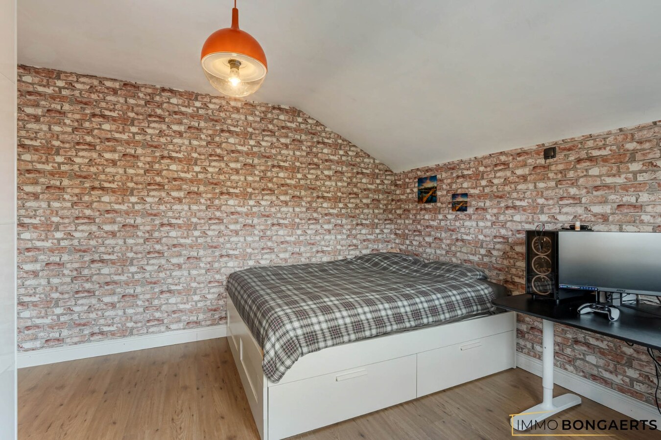 Instapklare woning met 4 slaapkamers en zwembad 