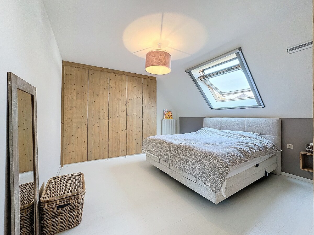 Op en top afgewerkte, energiezuinige gezinswoning (2013) te Velzeke 