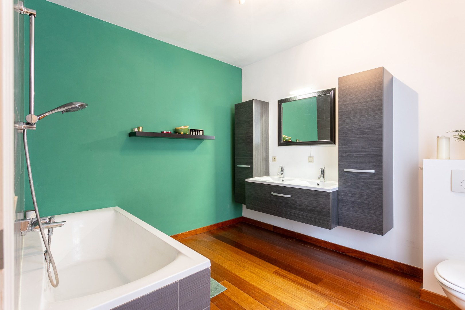 Instapklare woning (EPC B) met 3 slpk, 2 badk en terras te Halle (nabij station) 