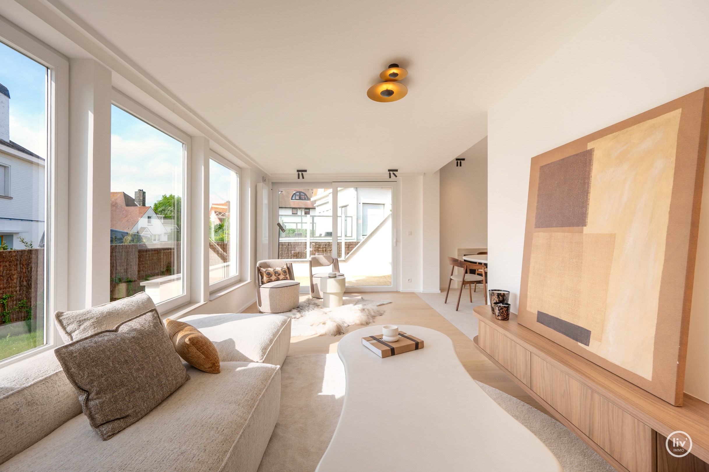 Exclusief gerenoveerde villa op een absolute toplocatie in de Jozef Nellenslaan te Knokke. 