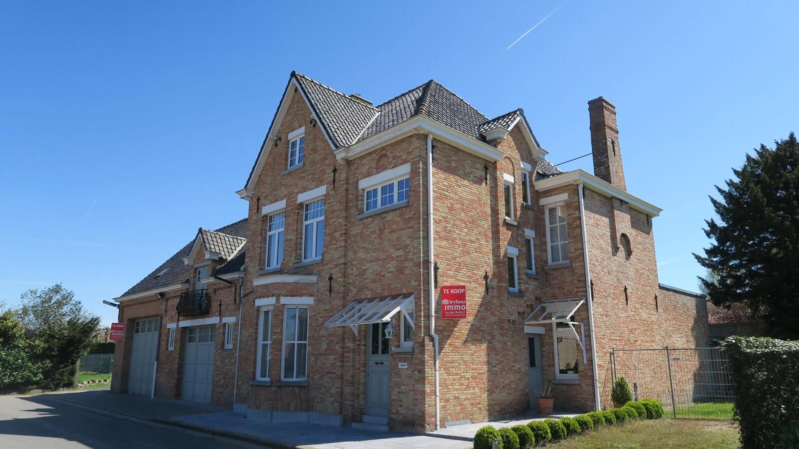 Karaktervolle woning met ruime loodsen 