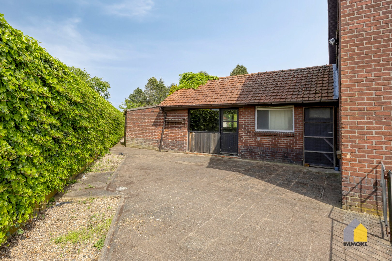 Te renoveren woning met 3 slpks op een perceel van 6 a 44 ca. 