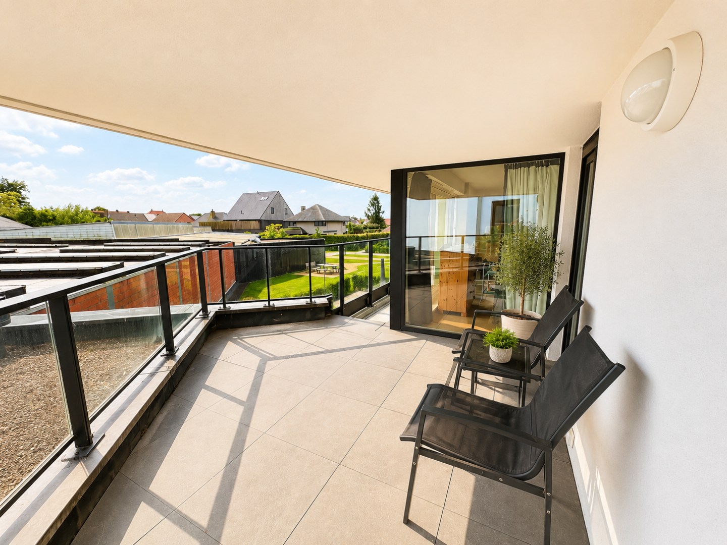 Lichtrijk 2-slp appartement met zonnig terras én garage, Torhout 