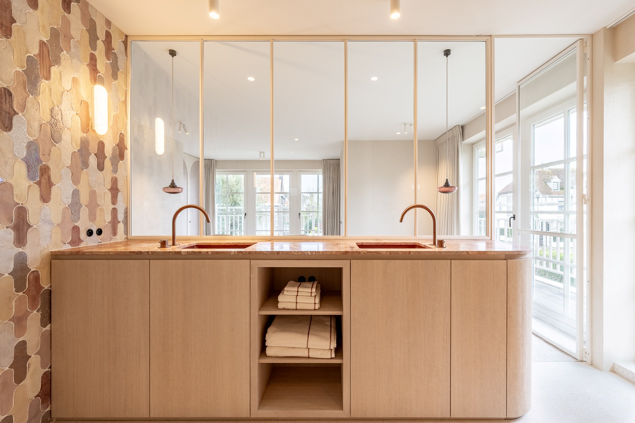 Prachtig gerenoveerde  halfopen woning op topligging nabij centrum, zee en strand 