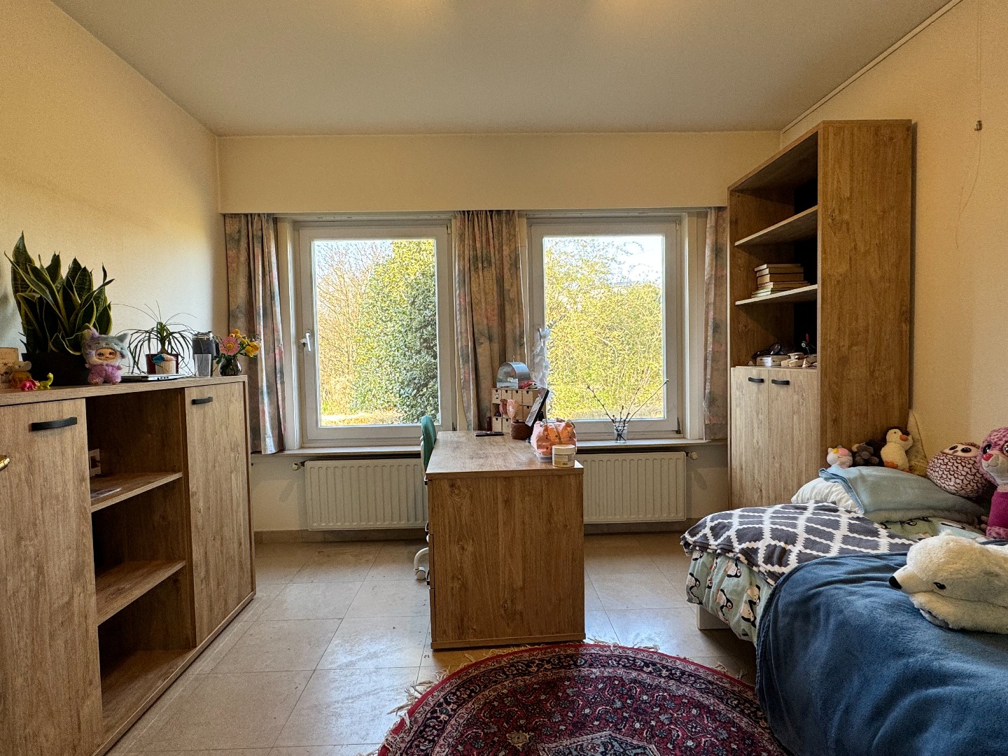 Ruime woning met loods en landbouwgrond op groene locatie nabij Waregem. 