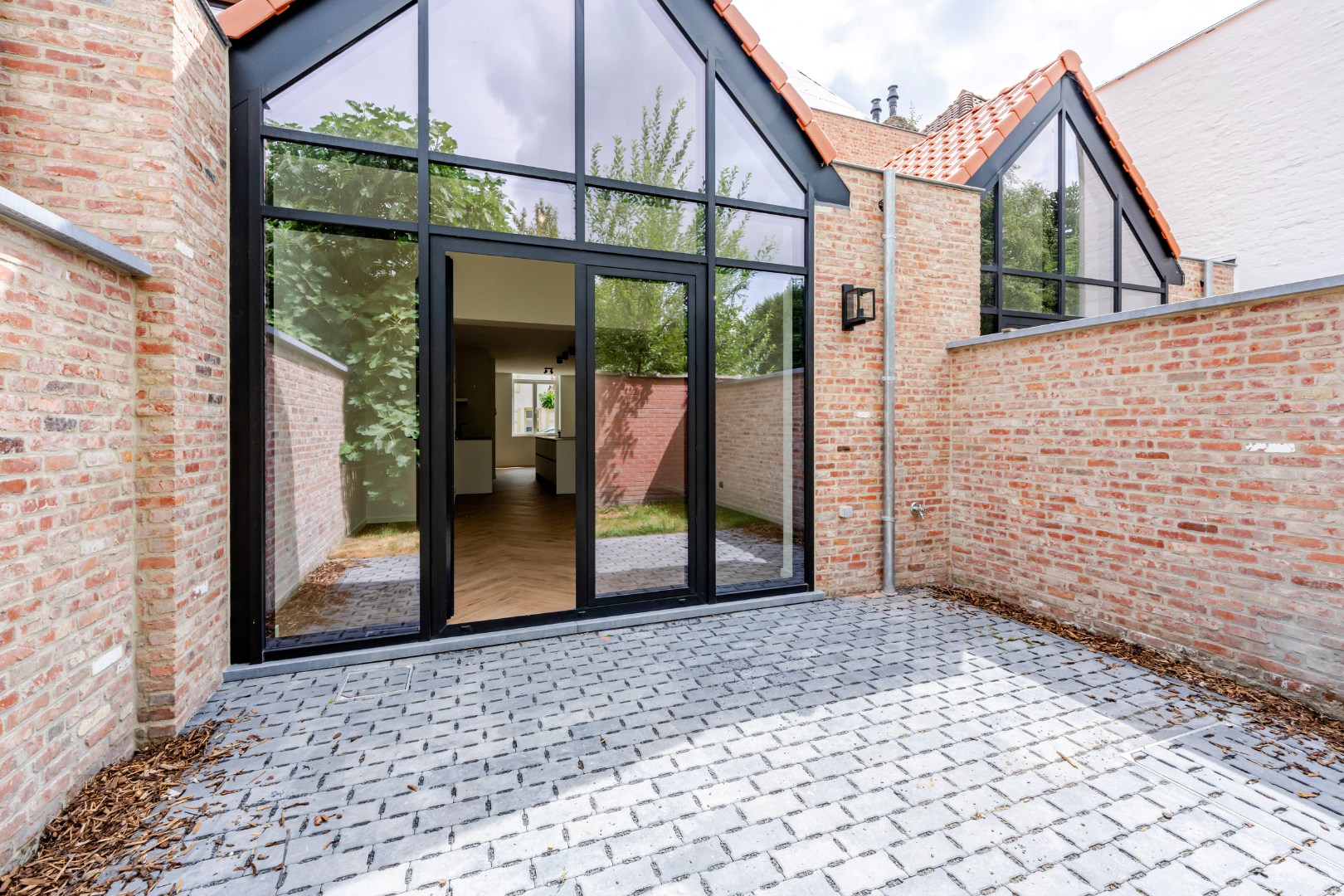Exclusieve nieuwbouwwoning te huur met 3 slaapkamers in het hart van Brugge 