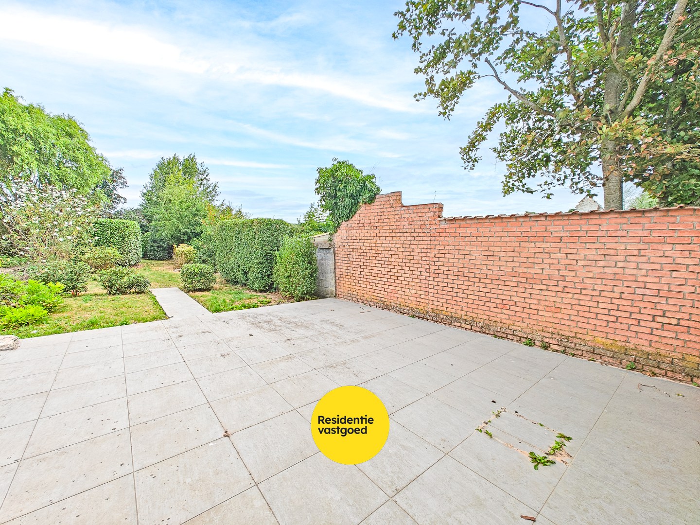 Ruime gezinswoning met 3 slaapkamers, grote tuin en garage. 