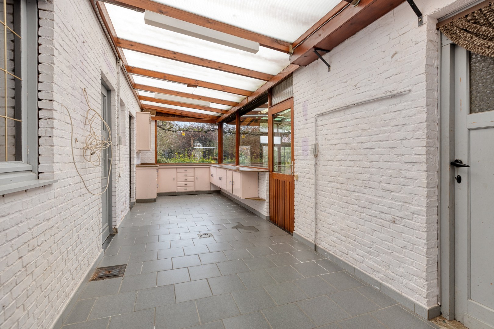 Gezinswoning met 6 slpk. en ruime garage op perceel van 1233m² te Leopoldsburg 