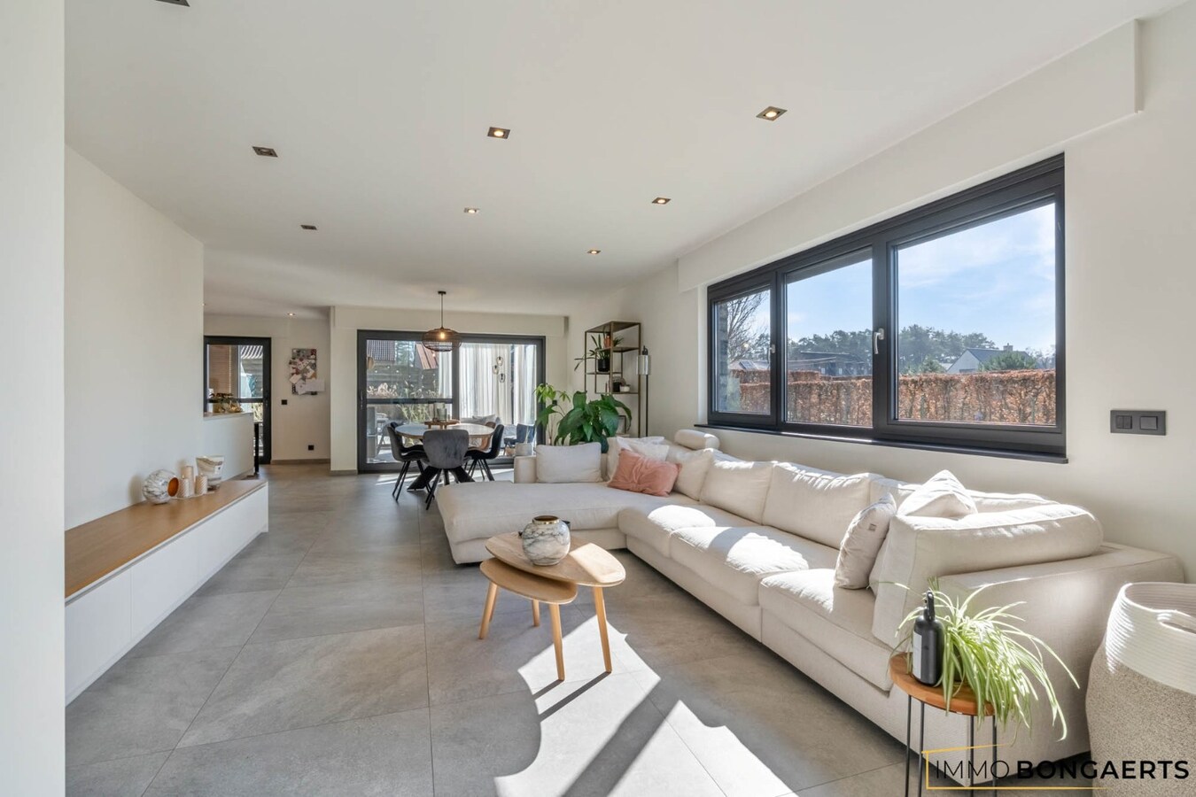 Energiezuinige woning met zwembad op rustige ligging in As 