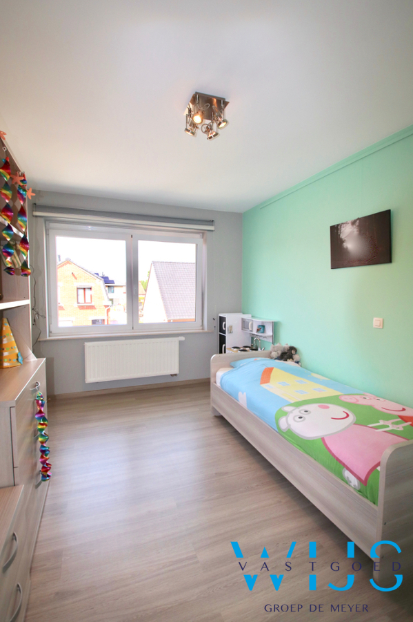 INSTAPKLAAR woonhuis met ZUIDgerichte tuin te Boekhoute ! 