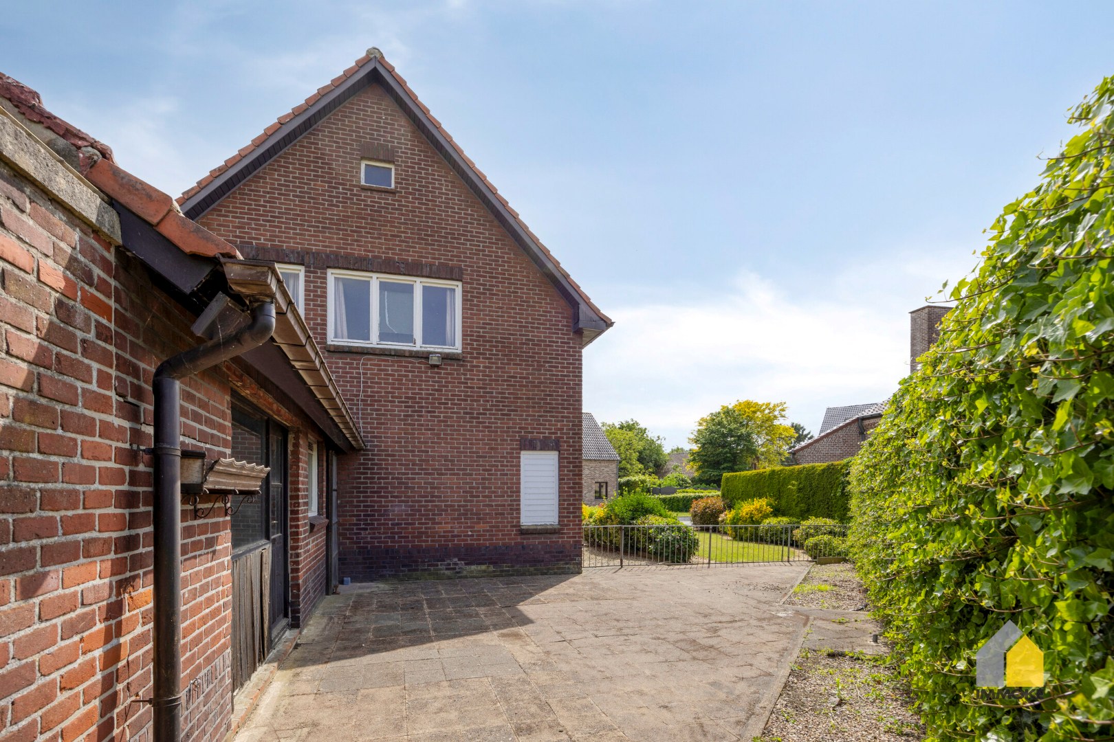 Te renoveren woning met 3 slpks op een perceel van 6 a 44 ca. 
