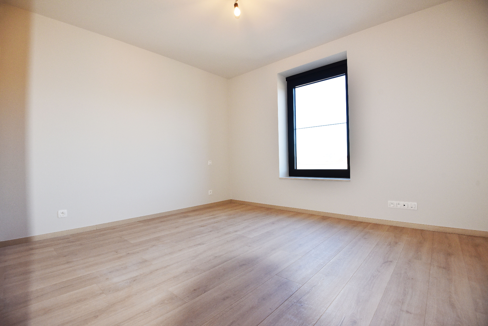 Nieuwbouwappartement, 2 slpks, autostaanplaats en terras te MALDEGEM centrum. 