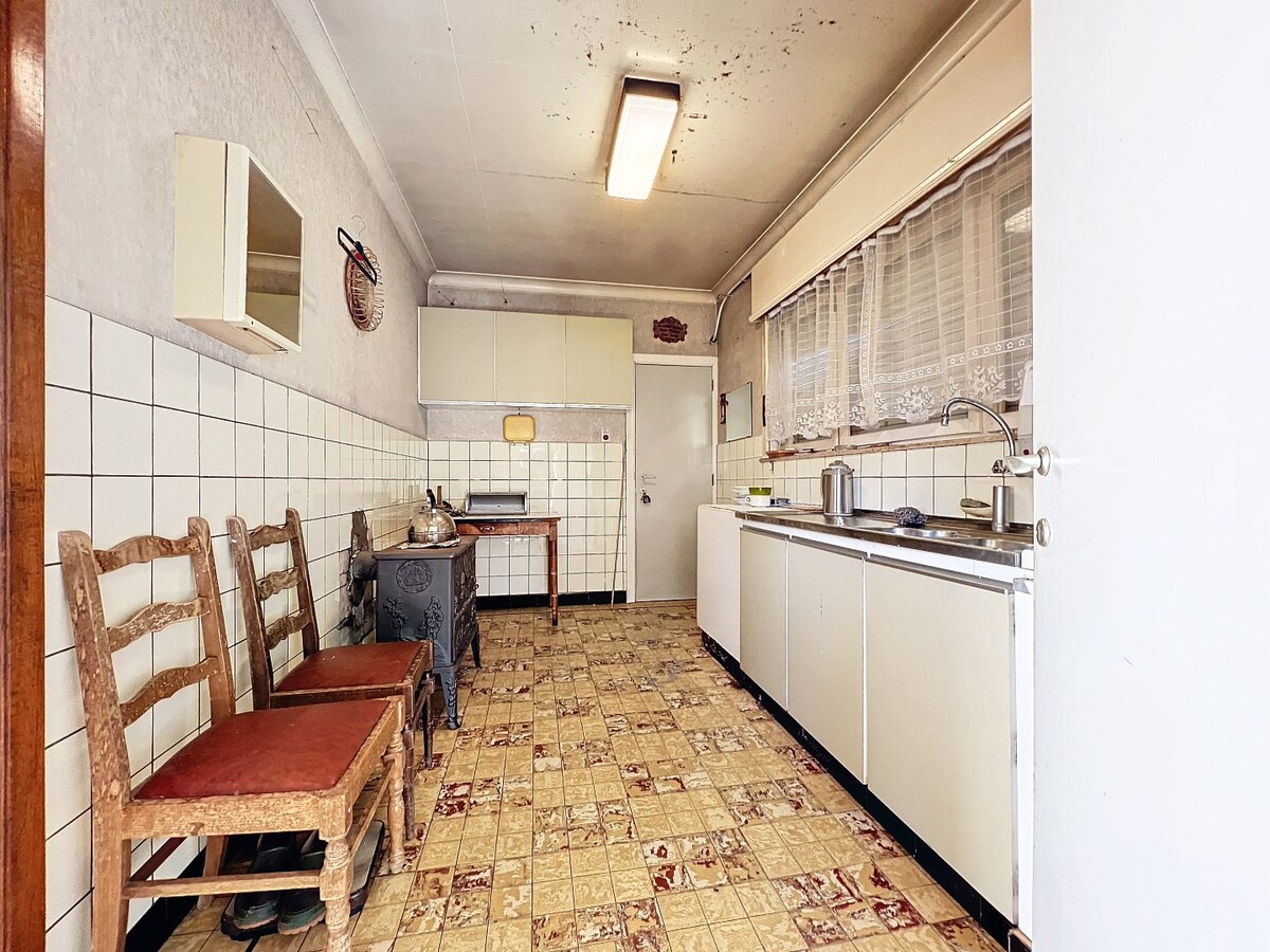 Te renoveren/slopen woning op perceel van 1.334m² op topligging 