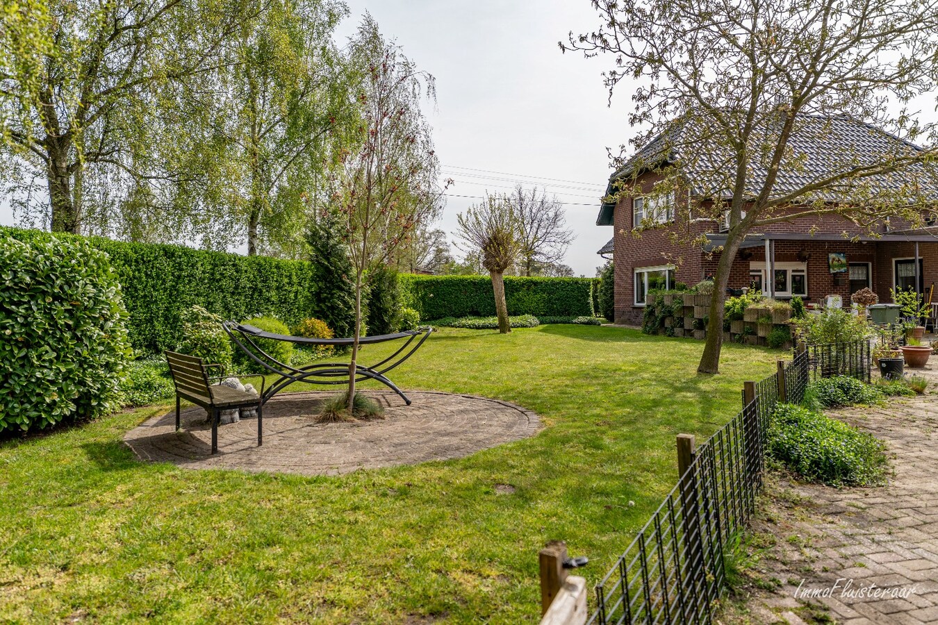 Woning met stalgebouwen en buitenpiste op ca. 6ha te Bocholt 