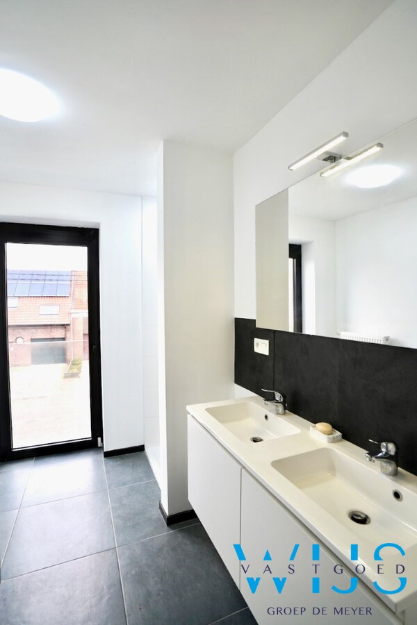 Instapklaar &amp; energiezuinig woonhuis te Zelzate ! 