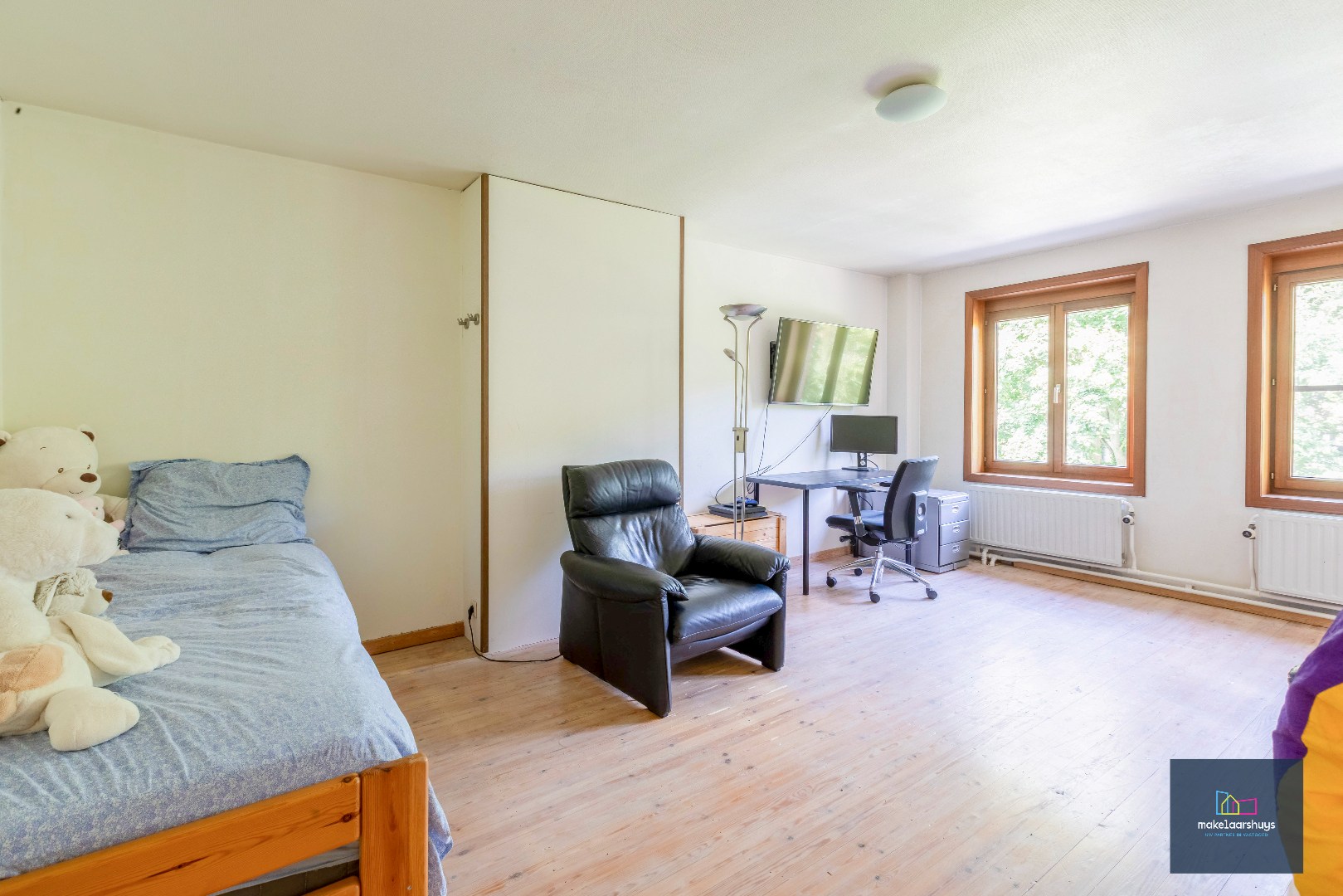 VERKOCHT ! Instapklare energiezuinige handelswoning met tuin en garage 