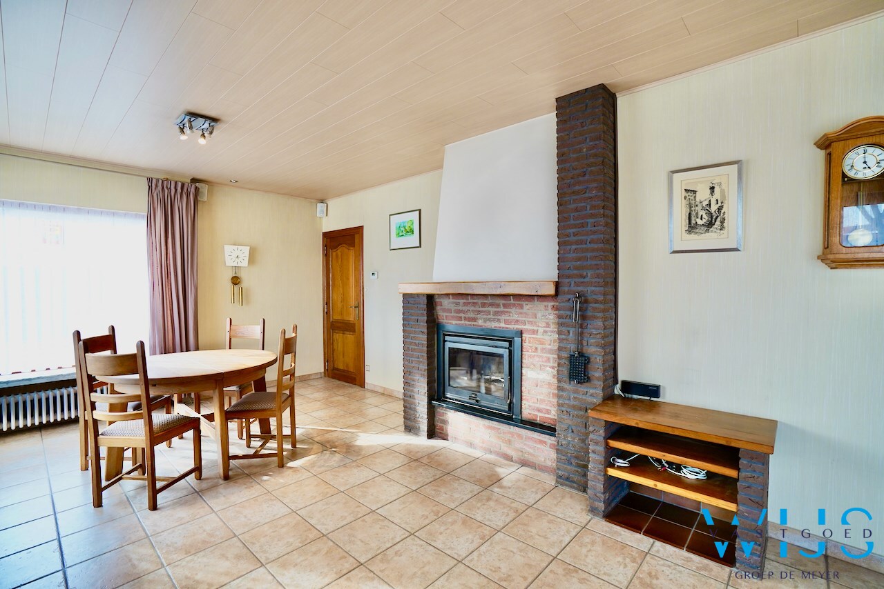 Ruime bungalow op een ideale locatie te Ertvelde ! 