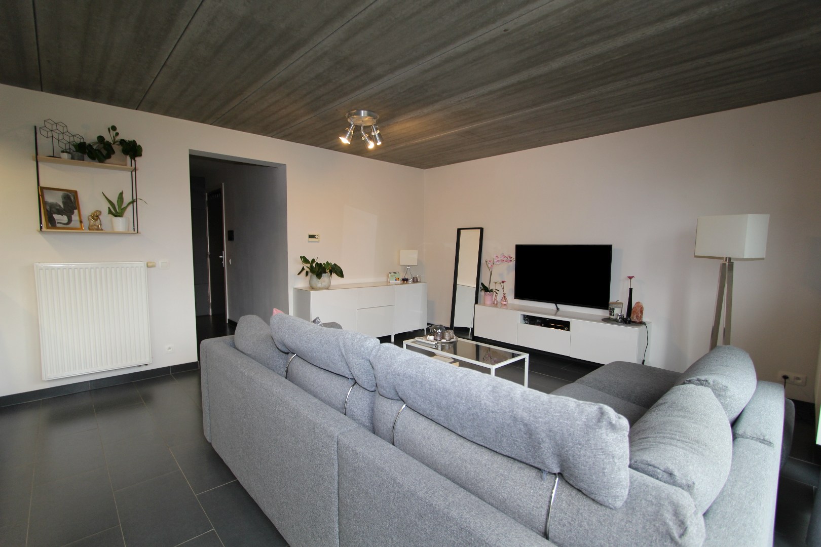 MODERN APPARTEMENT MET MOOI EN RUSTIG TERRAS 