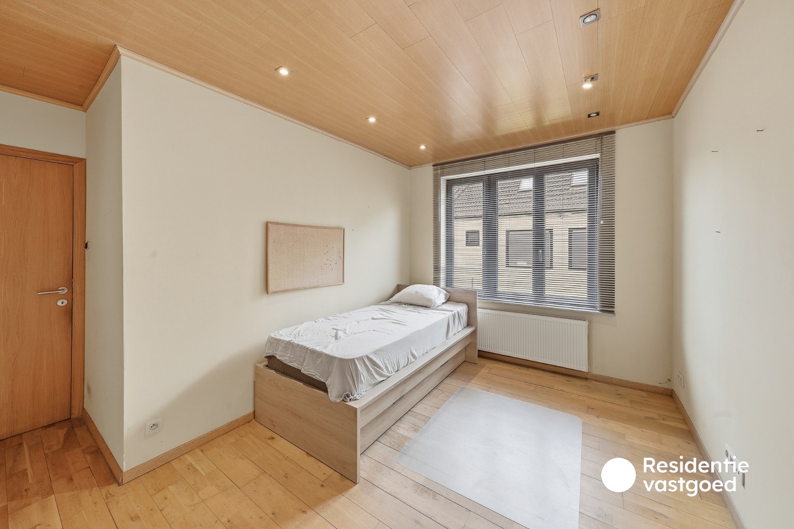 Ruime woning met 6 slaapkamers, garage, tuin en EPC B in Oostende 