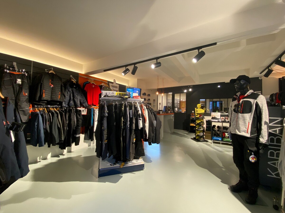 À Tournai : surface commerciale de ±136 m². Excellente visibilité ! 