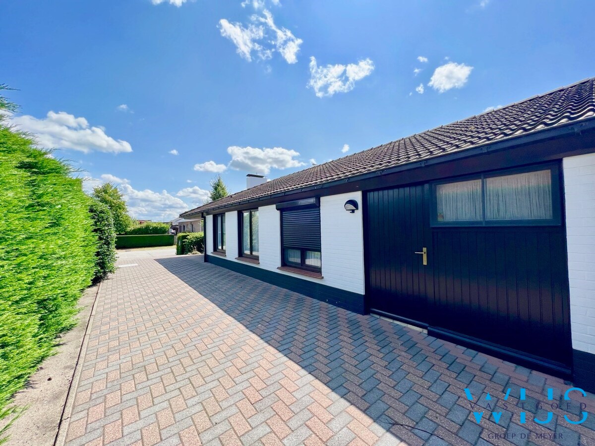 Enorm goed gelegen bungalow op 668 m² te Ertvelde ! 