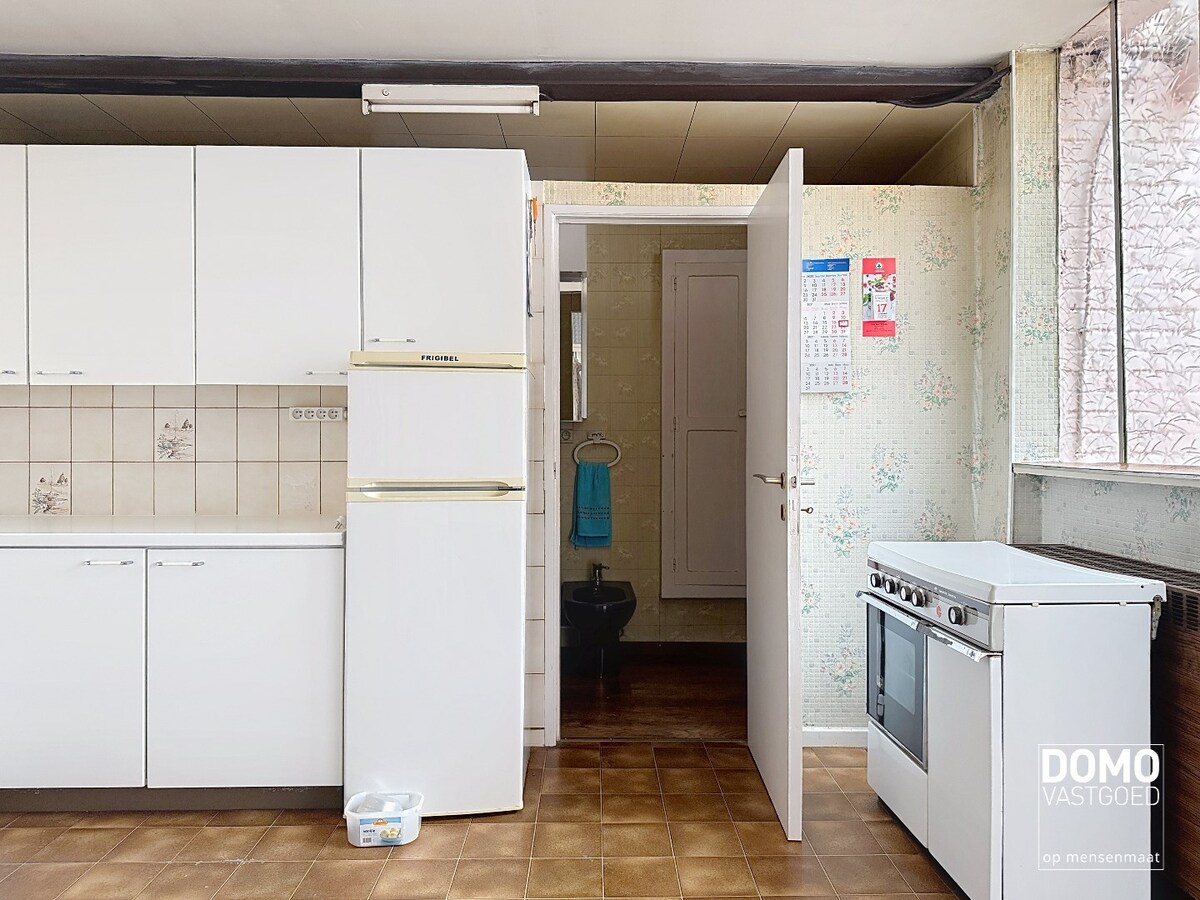 Karaktervolle woning met tal van mogelijkheden en voorzien van paardenstallingen 