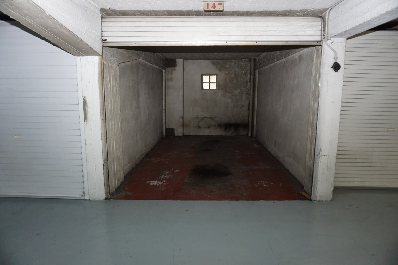 GARAGE BOX  OP TOPLIGGING - CENTRUM OOSTENDE ! 