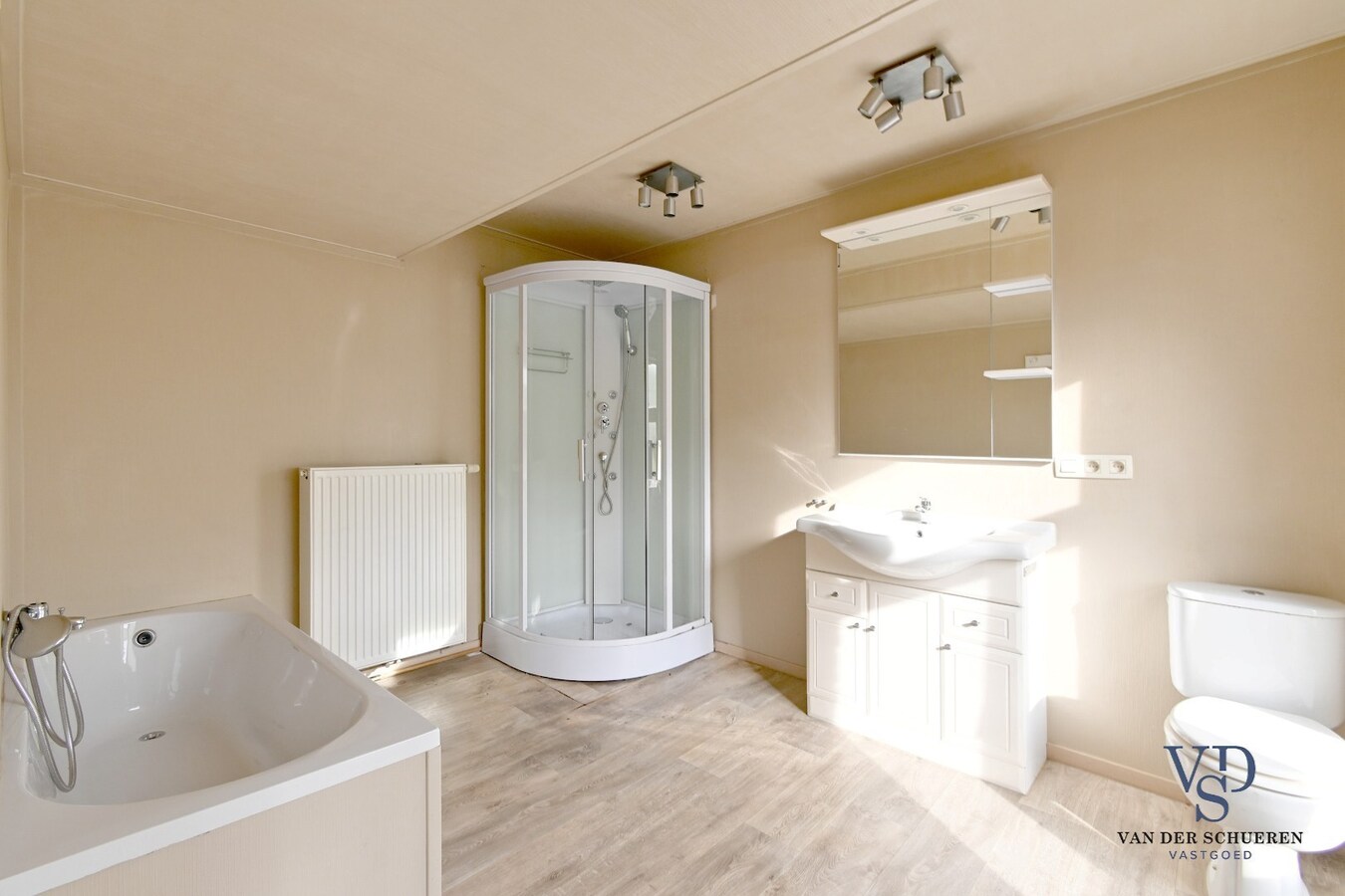 Te renoveren woning in centrum Balegem. 