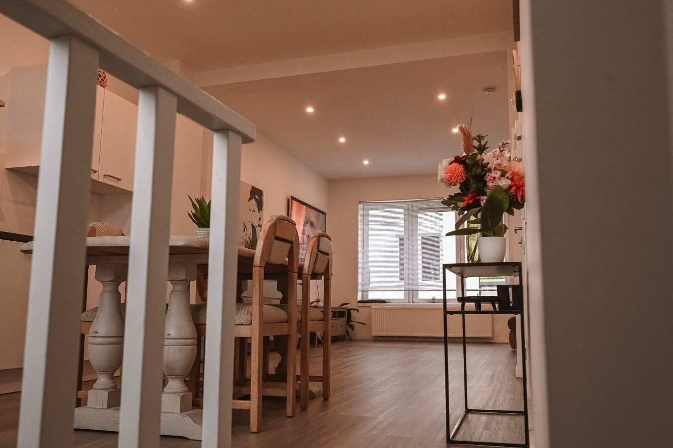 RUIM LICHTRIJK DUPLEX APPARTEMENT MET TERRAS NABIJ CENTRUM 