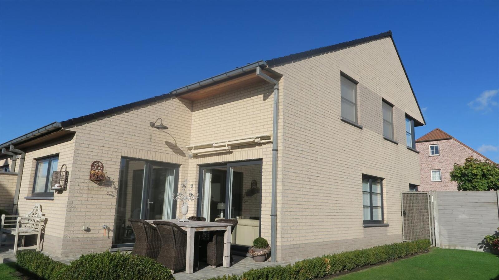 Prachtig afgewerkte halfopen woning met 3 slaapkamers 