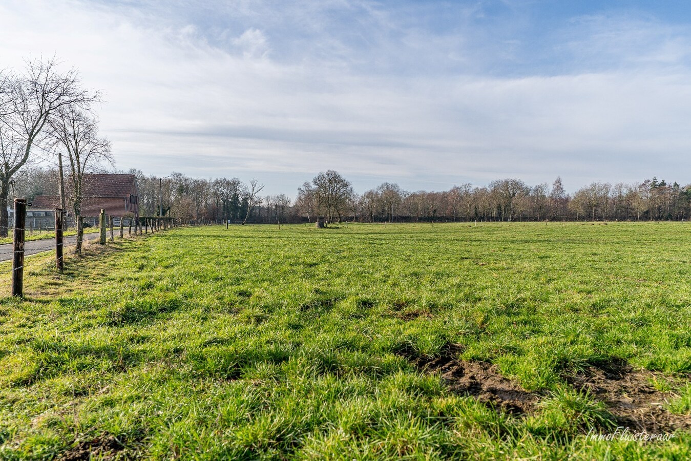 Renovatable farmhouse with stables and pastures on approximately 7 hectares in Hechtel-Eksel. 