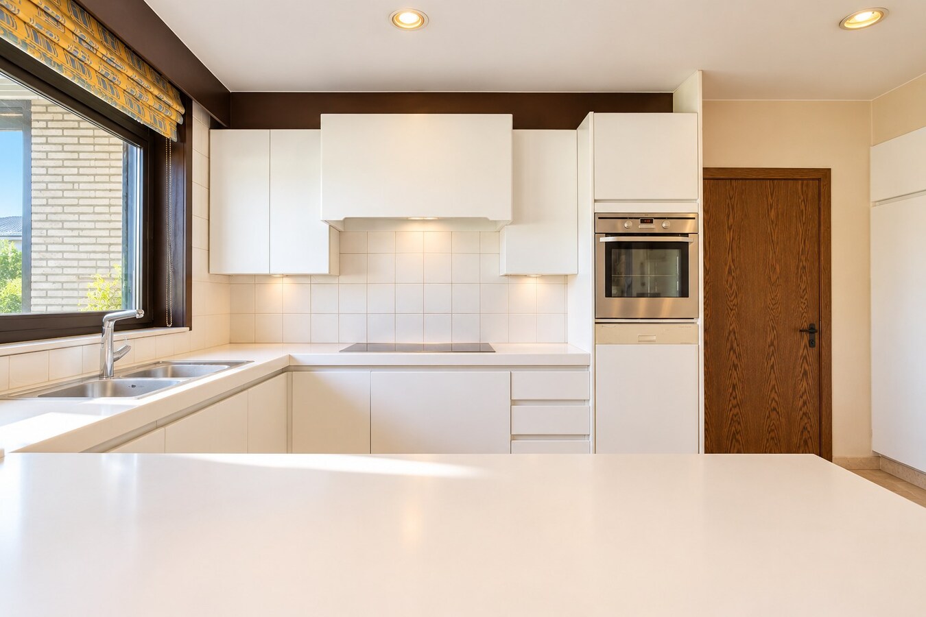 Unieke Villa te Roeselare op 2258m² met 28 zonnepanelen en 432m² bewoonbare oppervlakte! 