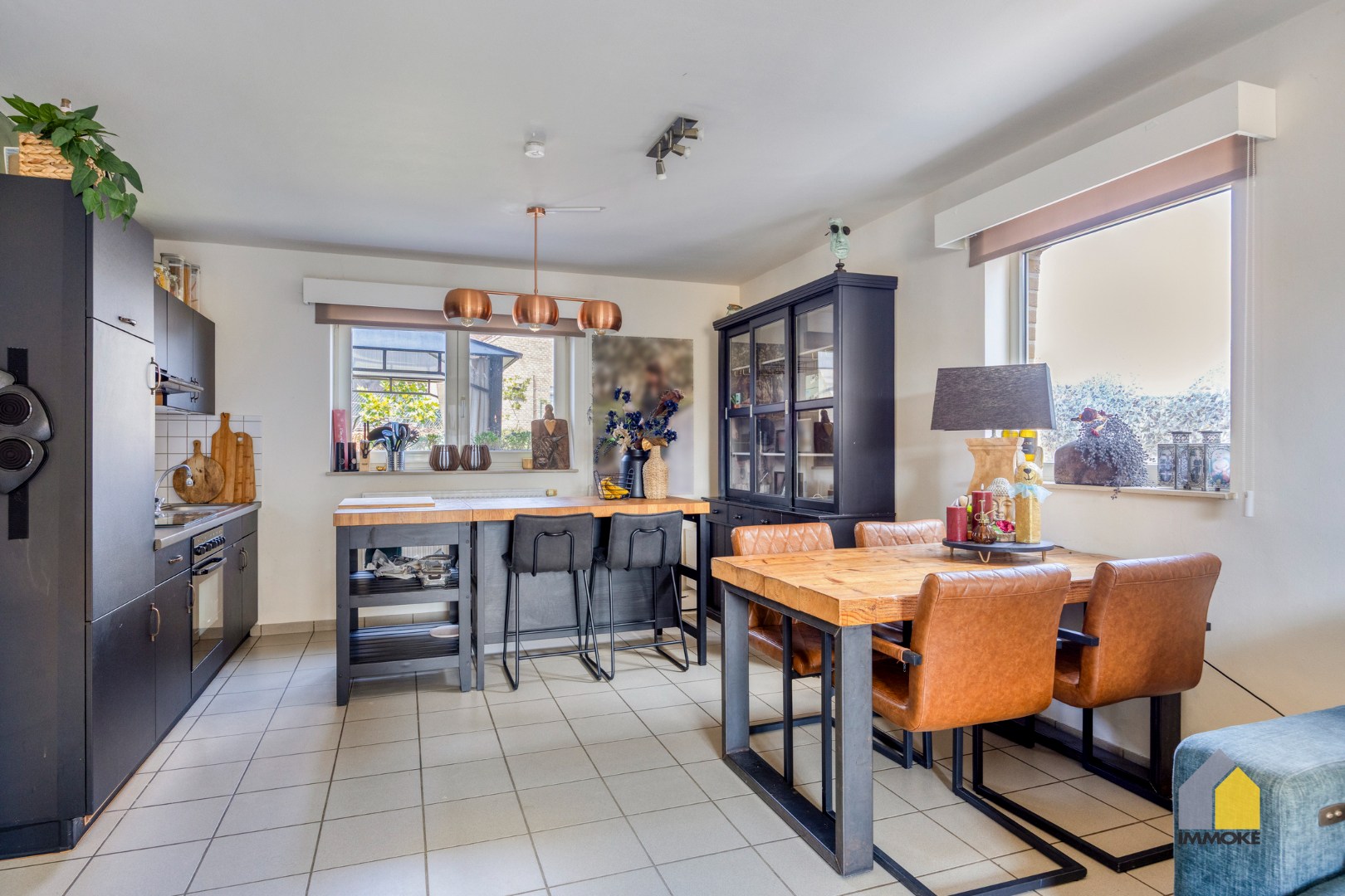 Energiezuinige, halfvrijstaande woning op 2a 82ca met 3 slpk, mooie tuin en carport. 