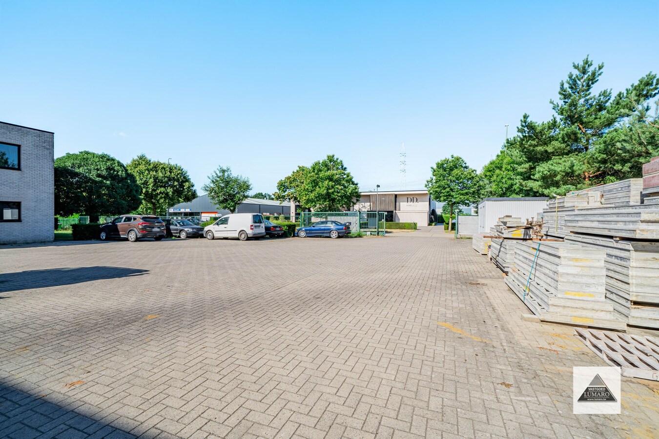 Industriegebouw 770m² met kantoren en woonst - perceel 45a 