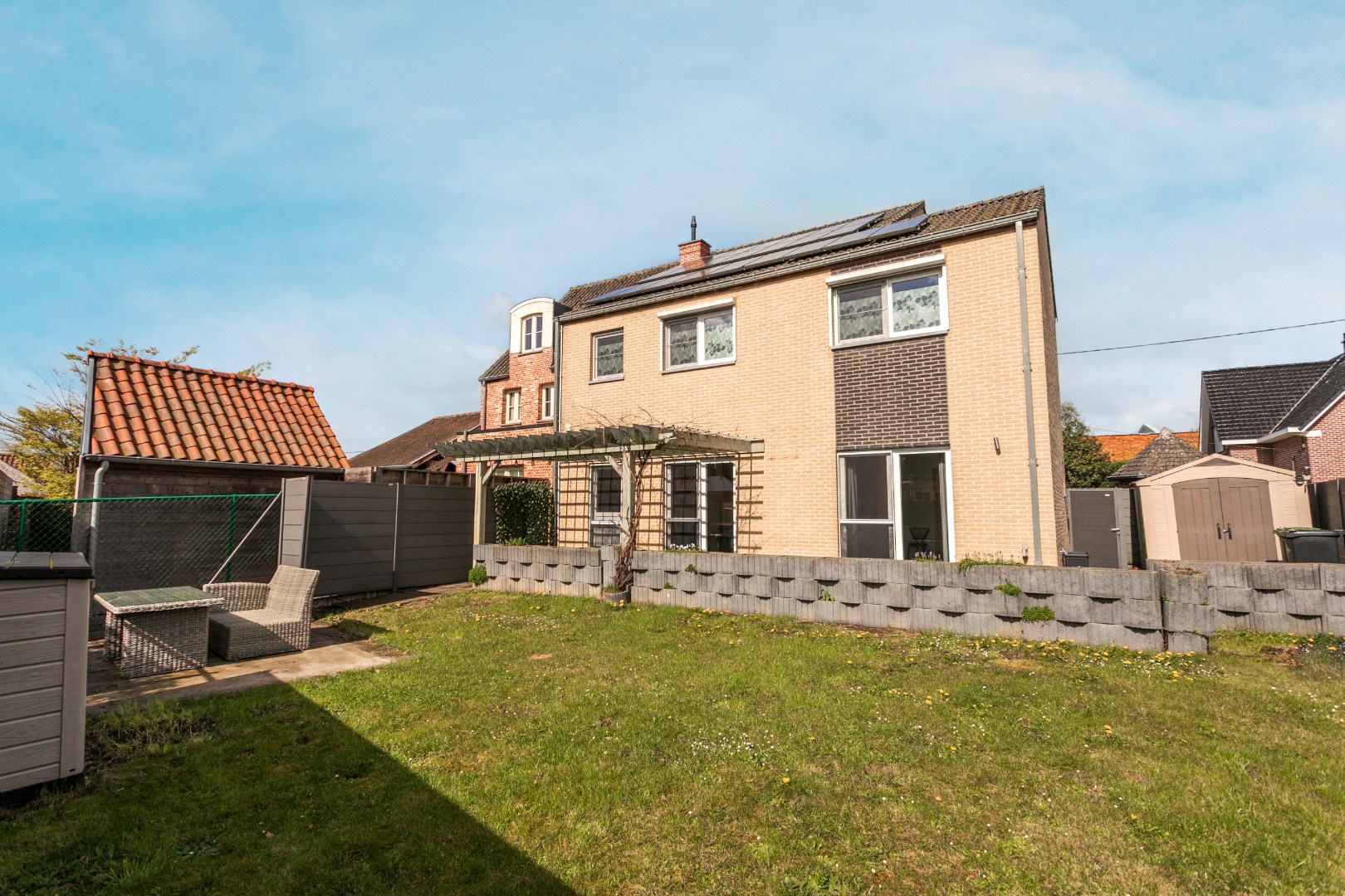 Recente woning (EPC B) met 5 slaapkamers en tuin te Vollezele 