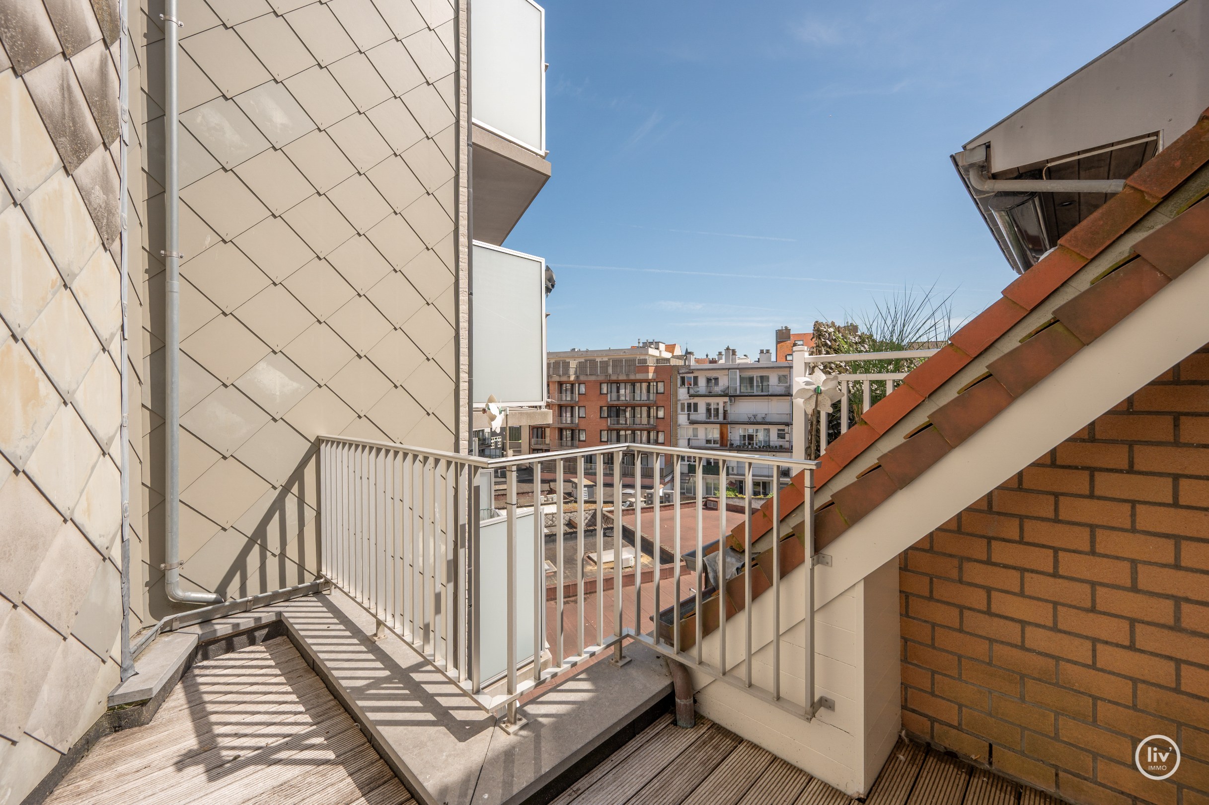 Appartement en duplex ensoleillé et spacieux avec terrasse orientée plein sud situé dans la Zoutelaan à Knokke. 