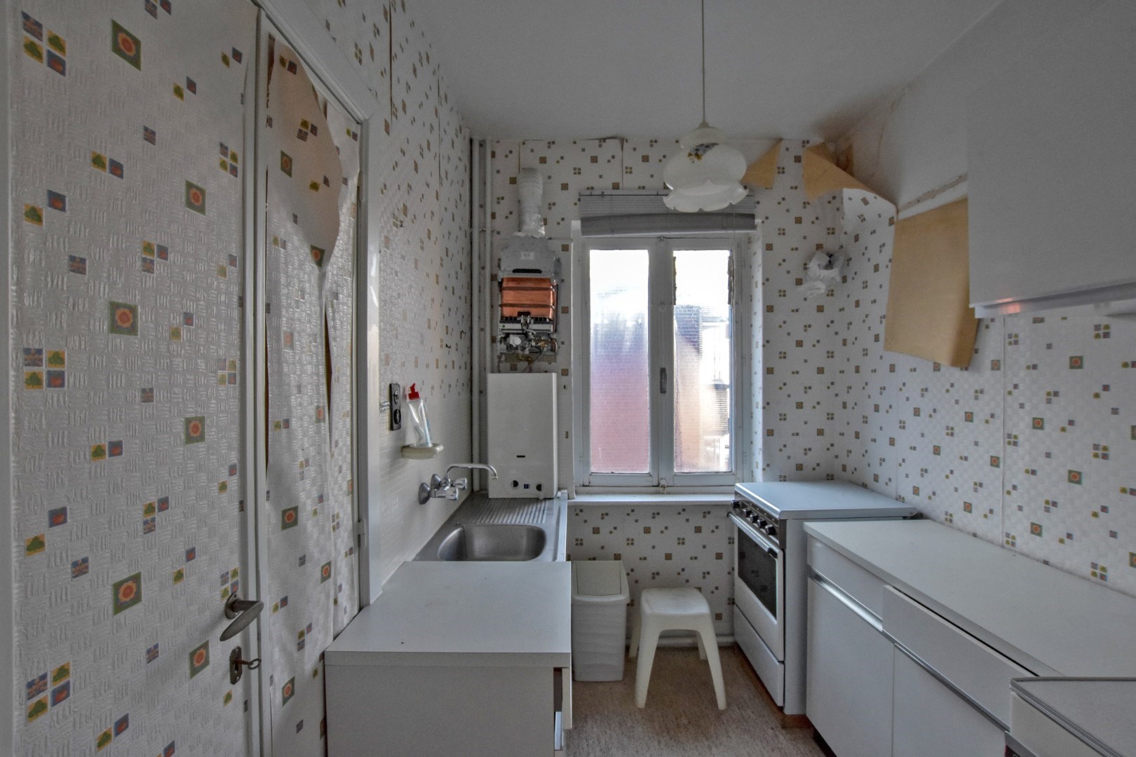 Te renoveren appartementsgebouw op 300m van de zee te Koksijde. 