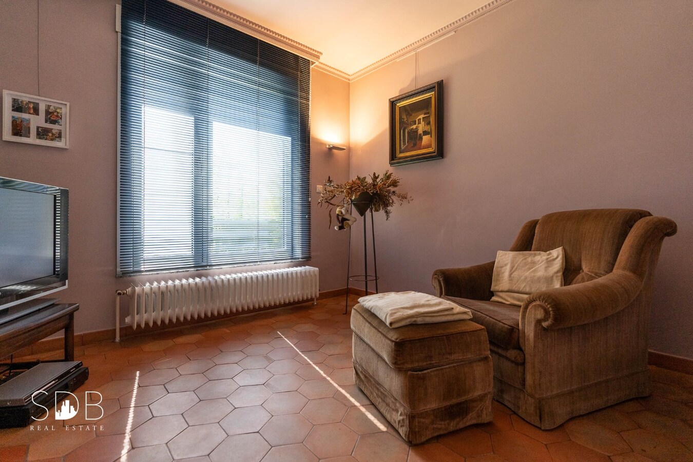 Vrijstaande gezinswoning in bungalowstijl met grasland op circa 1ha. 