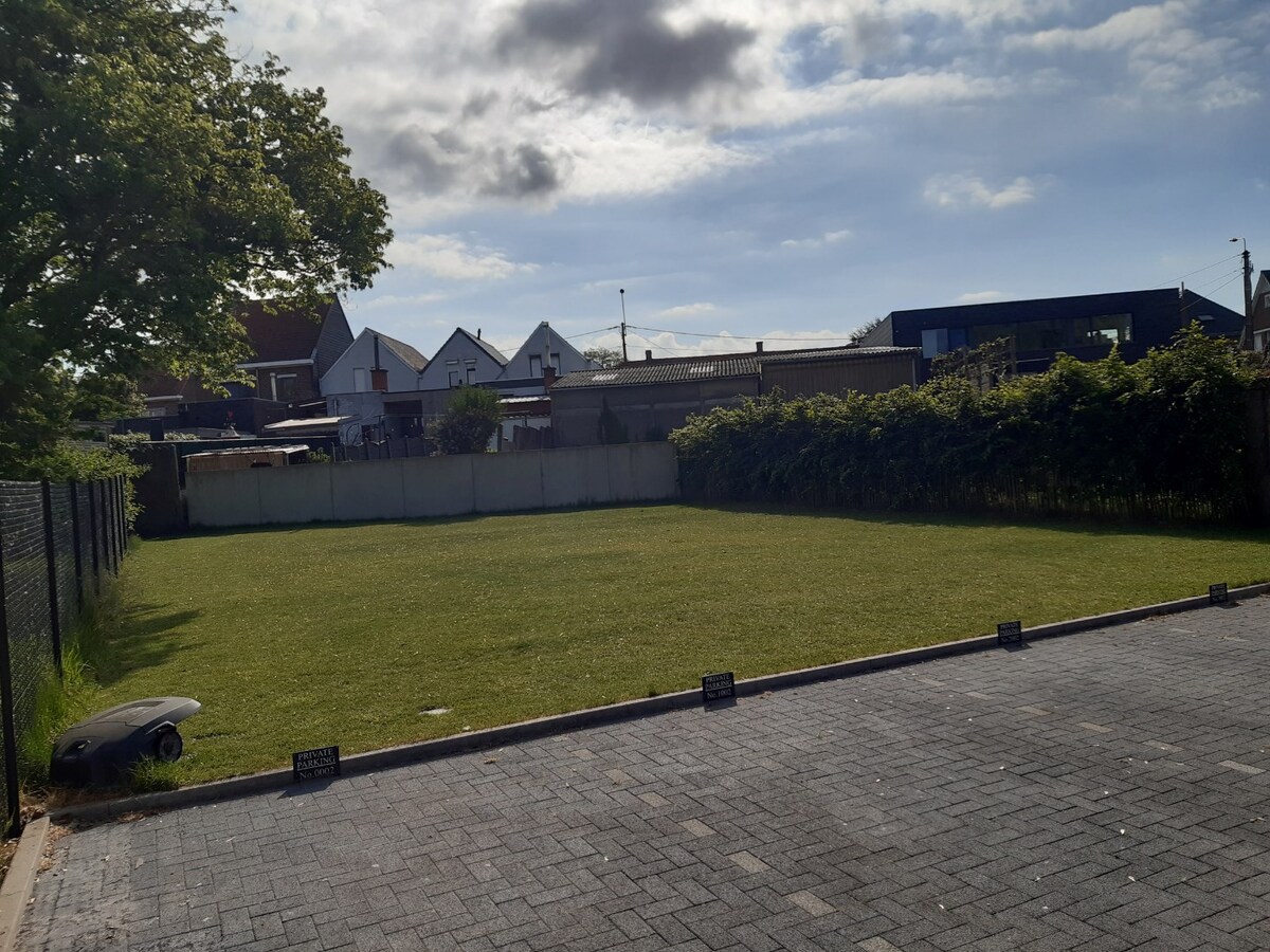 Gelijkvloers appartement met terras. 