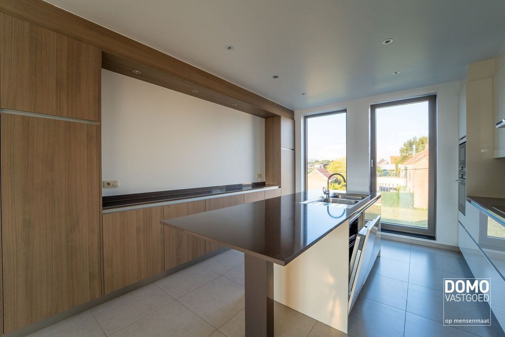 LUXE PENTHOUSE APPARTEMENT MET 2 TERASSEN, LIFT EN ONDERGRONDSE AUTOSTANDPLAATS IN HASSELT. 
