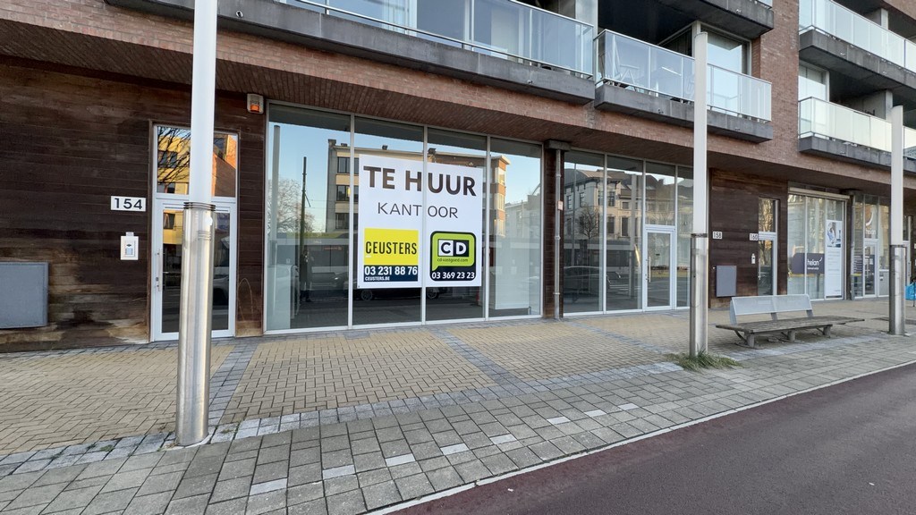 Commercieel gelijkvloers kantoor te koop nabij Singel te Berchem