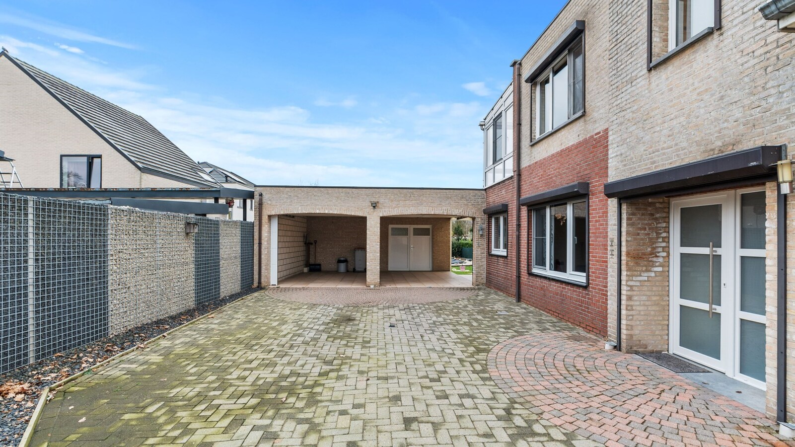 Riante gezinswoning met tal van mogelijkheden nabij Maastricht! 