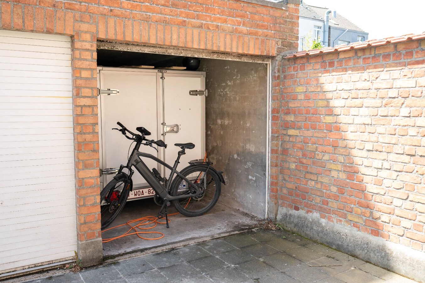 RUIM 2-SLAAPKAMER APPARTEMENT + GARAGEBOX 