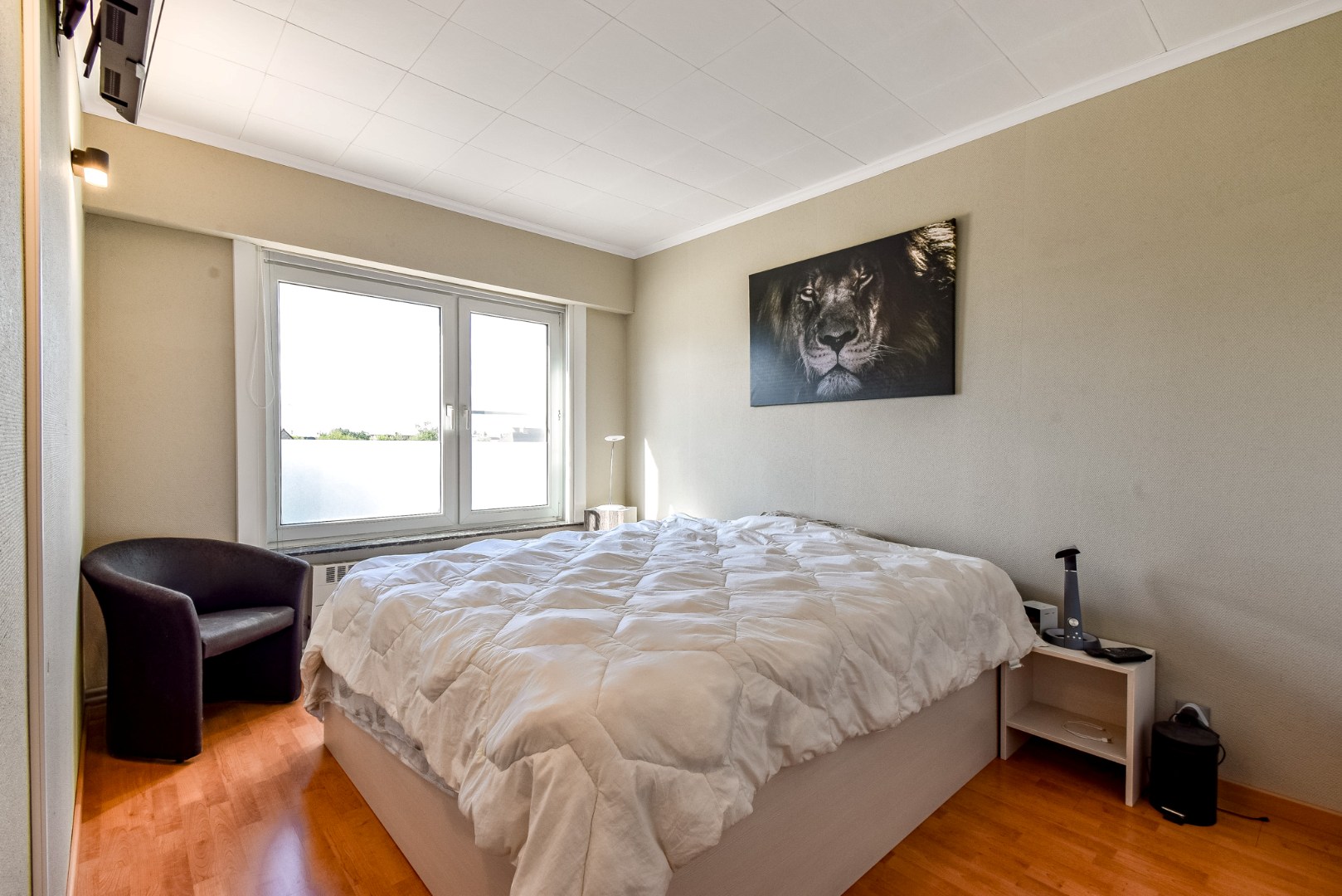 Ruime bel-étage woning met garage, tuin en mogelijkheid tot 4 slaapkamers 