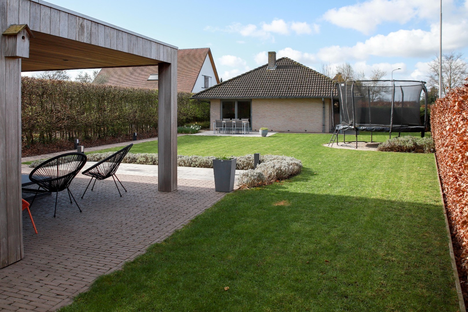 Ruime, instapklare,  alleenstaande woning met garage en tuin op 818 m² 