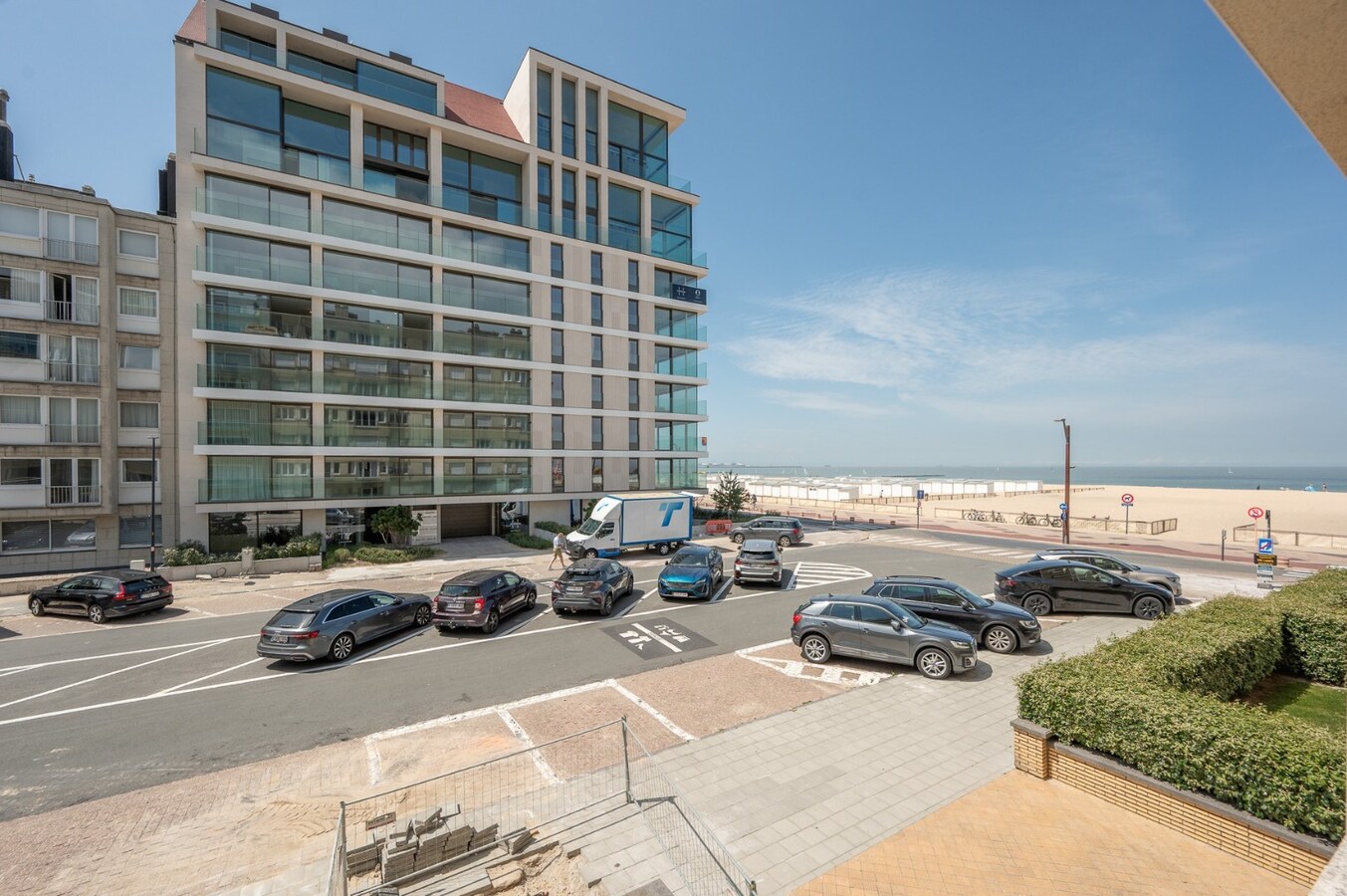 Recent gerenoveerd appartement met adembenemend zeezicht aan het Albertstrand. 