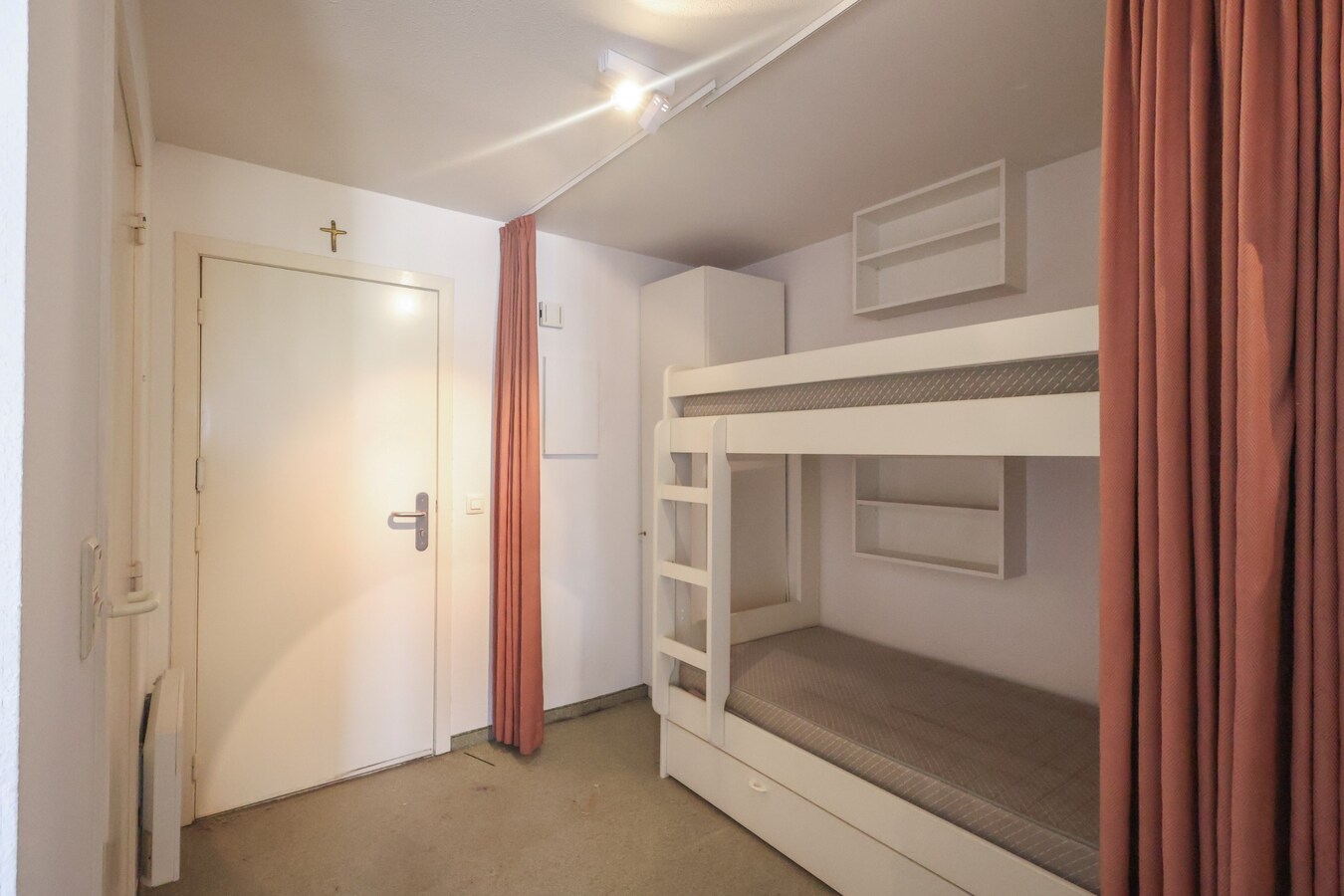 Studio ensoleillé avec vue sur les dunes à distance de marche de la mer à Oostduinkerke 