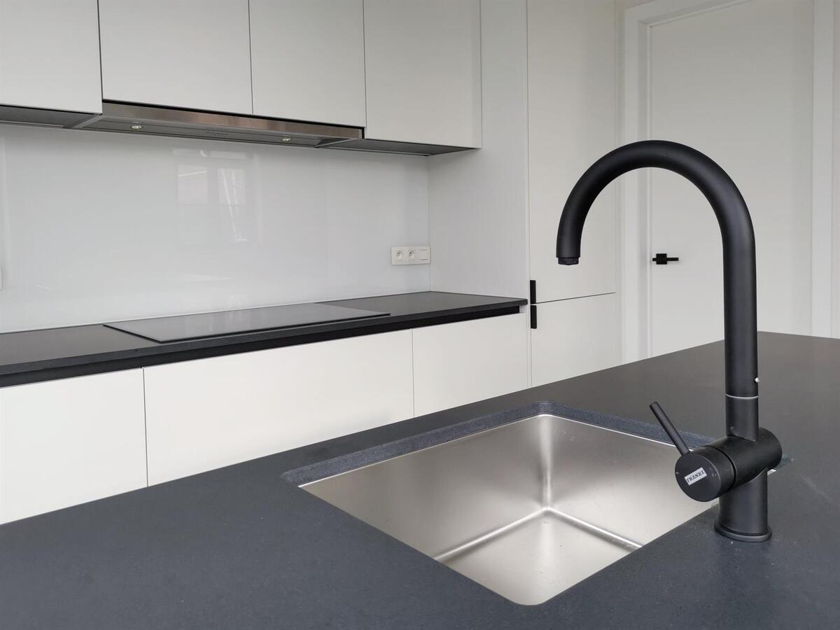 Ruime halfopen bebouwing. Volledig afgewerkte instapklare nieuwbouw. 